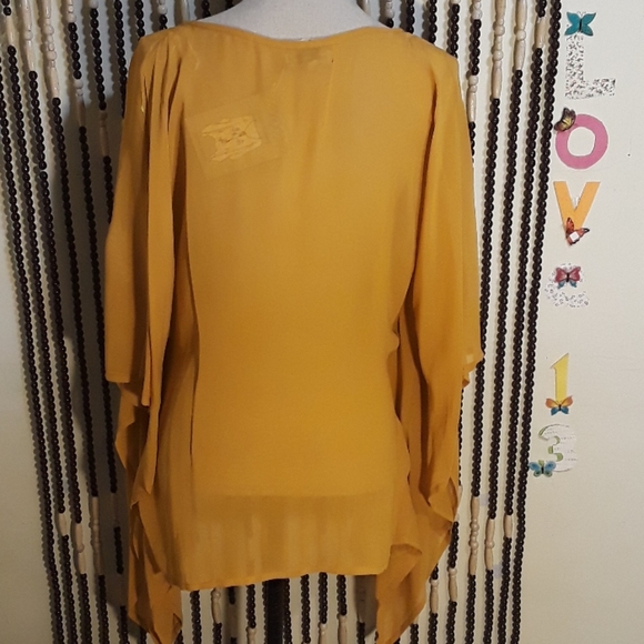 Sold Beautiful World market Top - Picture 6 of 10